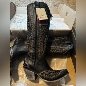 Women’s Ariat Casanova boots in Brooklyn Black
